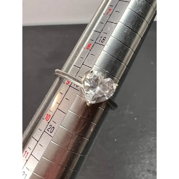 Cubic zirconia heart ring in sterling silver size 9 - Picture 10 of 11